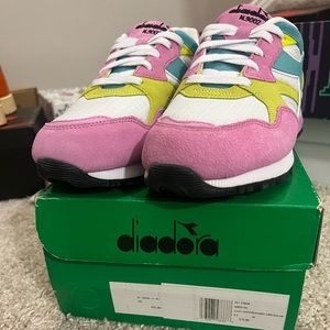 Diadora